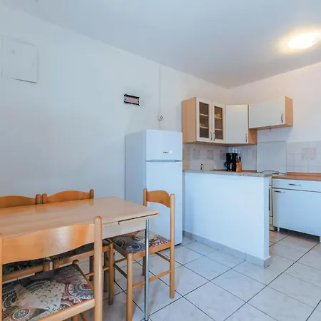 2 Bedroom Gorgeous In Bosana Apartment
