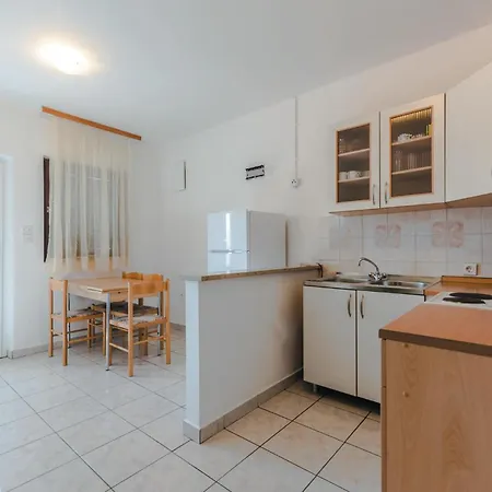 2 Bedroom Gorgeous In Bosana Apartment