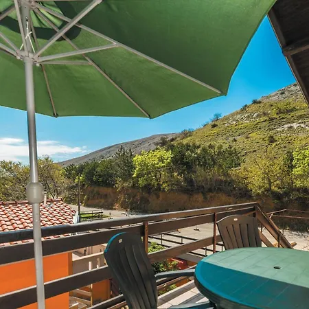 Apartment 2 Bedroom Gorgeous In Bosana *