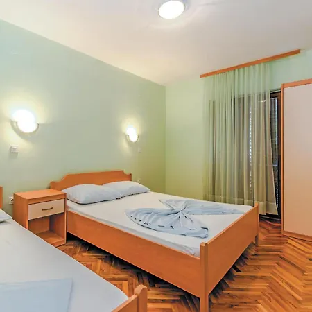 Apartment 2 Bedroom Gorgeous In Bosana