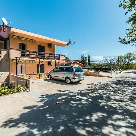2 Bedroom Gorgeous In Bosana Daire Kolan